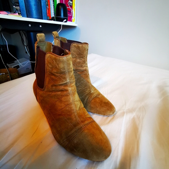 Brown suede booties - Picture 2 of 2